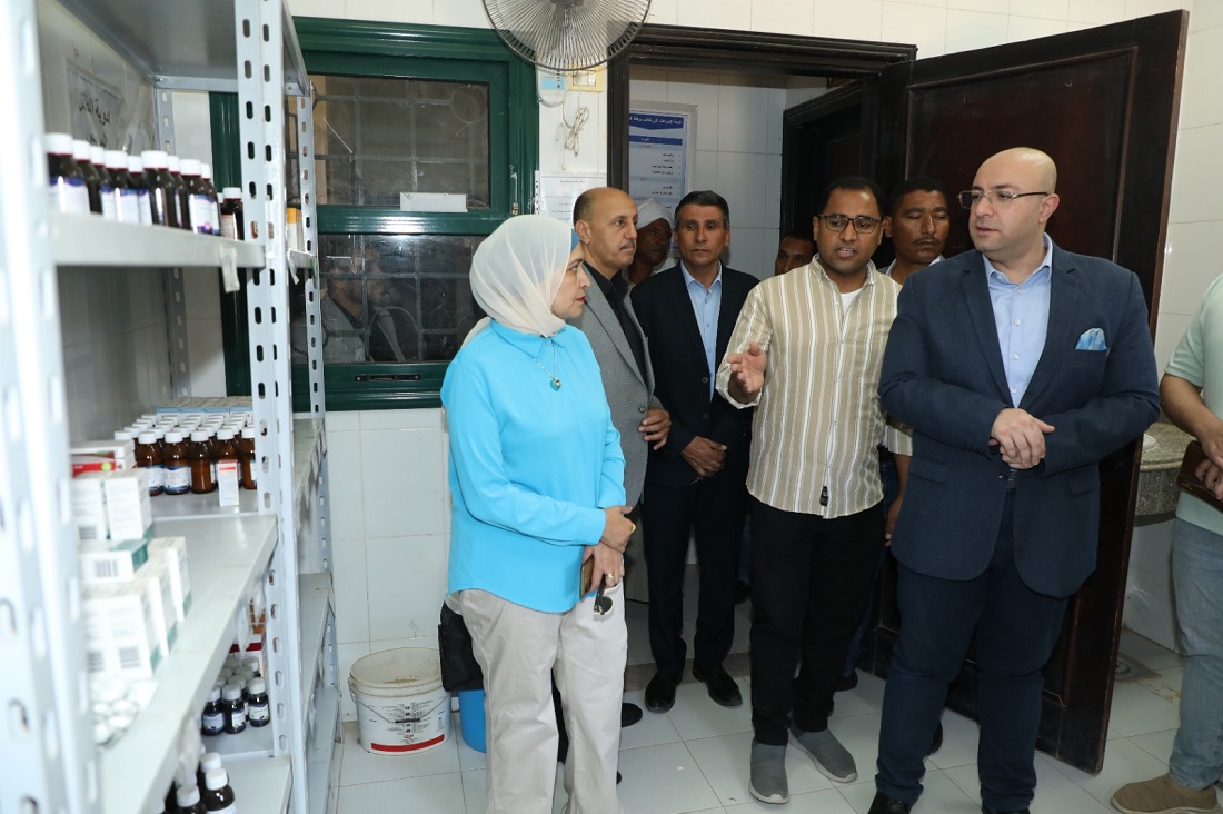 المحافظ يوجه بسرعة حل مشاكل كوم أبو خلاد